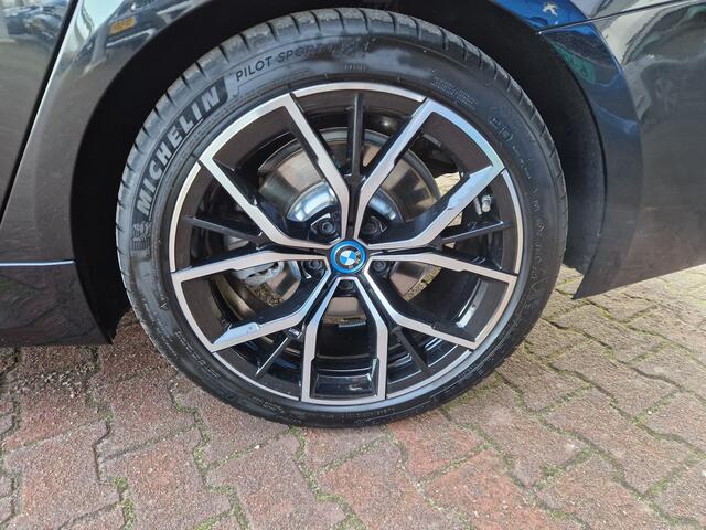 BMW 5-SERIE Touring 530e Business Edition Plus Hybrid | ELEKTR. TREKH | NAVI | CAMERA | PANO | LEER | STOELVERW.