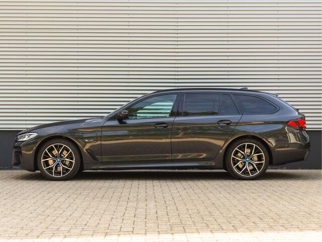 BMW 5-SERIE Touring 530e M-Sport - Harman Kardon - Driving Ass Prof - 2x TV - Trekhaak - Head-Up