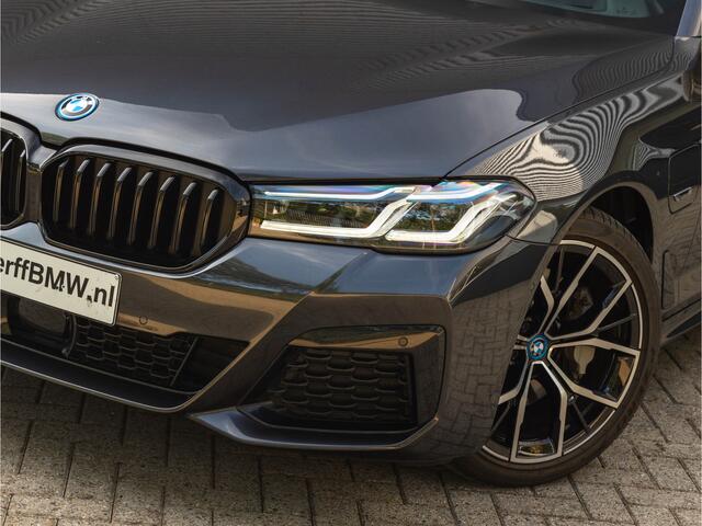 BMW 5-SERIE Touring 530e M-Sport - Harman Kardon - Driving Ass Prof - 2x TV - Trekhaak - Head-Up