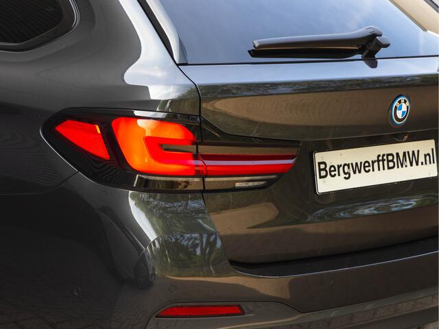 BMW 5-SERIE Touring 530e M-Sport - Harman Kardon - Driving Ass Prof - 2x TV - Trekhaak - Head-Up