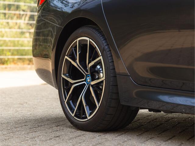 BMW 5-SERIE Touring 530e M-Sport - Harman Kardon - Driving Ass Prof - 2x TV - Trekhaak - Head-Up