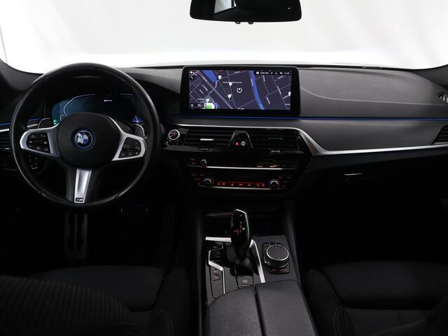 BMW 5-SERIE Touring 530e Business Edition Plus M-Sport | Laserlight | Parkeercamera | Adaptieve Cruise Control | Elektr. Achterklep | Dodehoekdetectie |