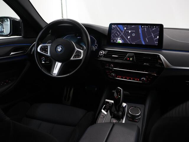 BMW 5-SERIE Touring 530e Business Edition Plus M-Sport | Laserlight | Parkeercamera | Adaptieve Cruise Control | Elektr. Achterklep | Dodehoekdetectie |