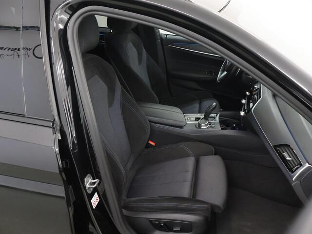 BMW 5-SERIE Touring 530e Business Edition Plus M-Sport | Laserlight | Parkeercamera | Adaptieve Cruise Control | Elektr. Achterklep | Dodehoekdetectie |