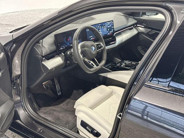 BMW 5-SERIE Touring 530e Innovation Pack M Sportpakket Pro Aut. - Beschikbaar vanaf: Mei 2025