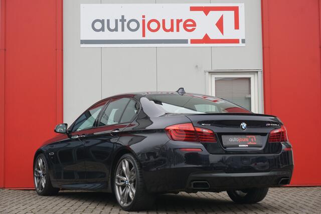 BMW 5-SERIE M550xd | HUD | ACC | Panorama | Softclose | Camera | Harman/Kardon |