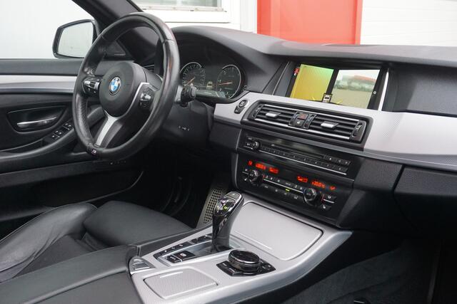 BMW 5-SERIE M550xd | HUD | ACC | Panorama | Softclose | Camera | Harman/Kardon |