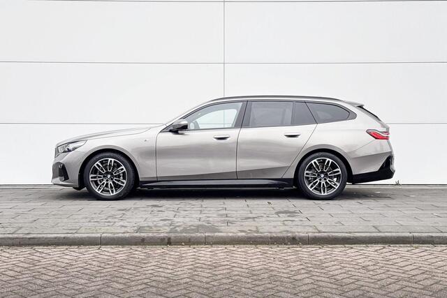 BMW 5-SERIE Touring 520i | M Sport | Stoelverwarming | Achteruitrijcamera |