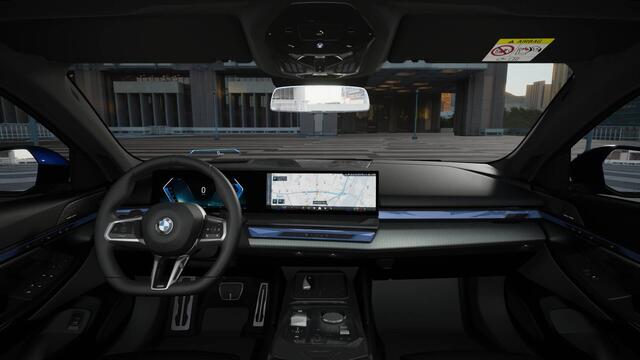 BMW 5-SERIE Touring 530e M Sport Automat / Panoramadak / Trekhaak / Stoelventilatie / Adaptieve LED / Parking Assistant Plus / Comfort Access