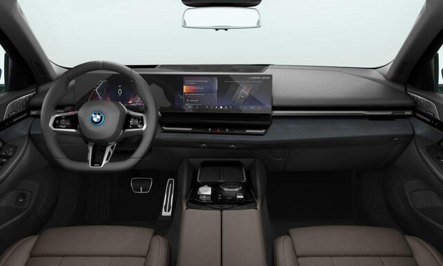 BMW 5-SERIE Touring 530e M Sport Edition | M Sportpakket Pro | Equipment Pack Pro | Travel pack | Comfort Pack