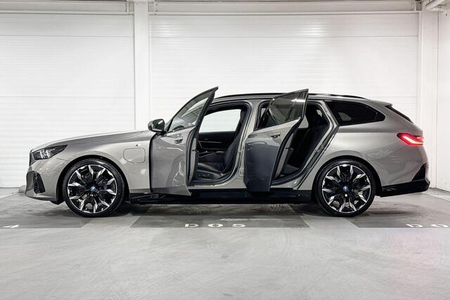 BMW 5-SERIE Touring 530e | M-Sport Pro | Travel Pack | Innovation Pack | Comfort Pack | Driving Assistant Professional | Bowers&Wilkins | Panoramadak | Comfort Access | Trekhaak