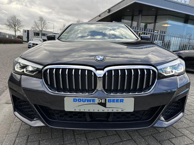 BMW 5-SERIE 520d High Executive M sport Schuifdak | HUD | Adapt. Cruise | Stuur en Stoelverw. |