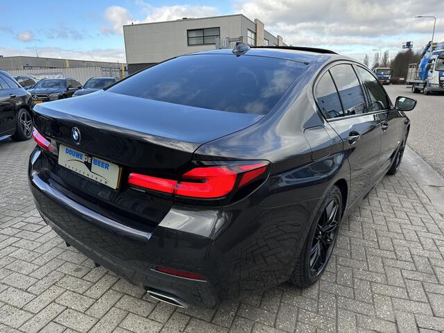 BMW 5-SERIE 520d High Executive M sport Schuifdak | HUD | Adapt. Cruise | Stuur en Stoelverw. |