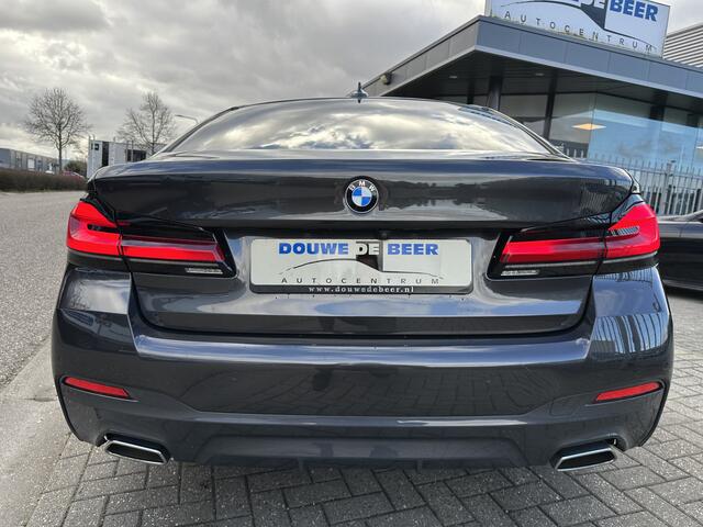 BMW 5-SERIE 520d High Executive M sport Schuifdak | HUD | Adapt. Cruise | Stuur en Stoelverw. |