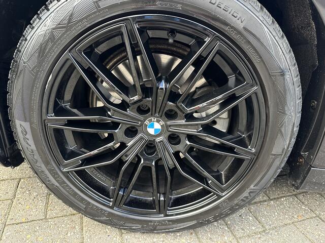 BMW 5-SERIE 520d High Executive M sport Schuifdak | HUD | Adapt. Cruise | Stuur en Stoelverw. |