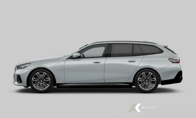 BMW 5-SERIE 530e M Sport | Camera | Adapt. Led | Trekhaak | Driving Ass. Plus | 19 Inch |