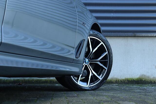 BMW 5-SERIE Touring 530e xDrive | High Executive | M Sportpakket | Trekhaak | Panodak | Head-Up | Laserlights | Elektr. Voorstoelen | Parking Assistant | Comfort Access | 19''LMV