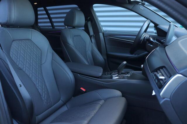 BMW 5-SERIE Touring 530e xDrive | High Executive | M Sportpakket | Trekhaak | Panodak | Head-Up | Laserlights | Elektr. Voorstoelen | Parking Assistant | Comfort Access | 19''LMV