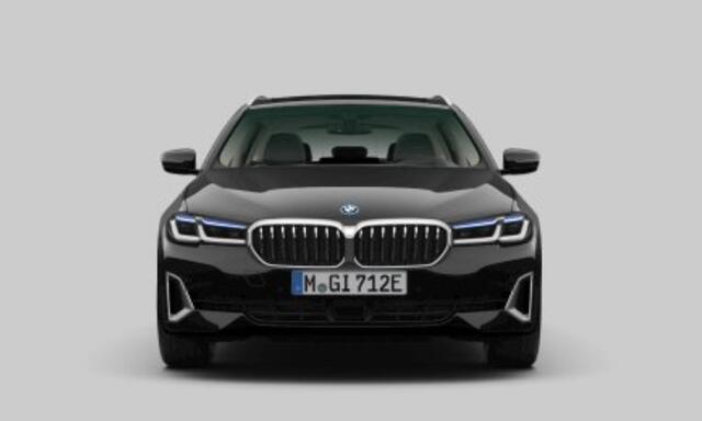 BMW 5-SERIE Touring 530e High Executive Luxury Line - Panoramadak - Comfort Access - Parking/Driving Assistant - Active Protection - Head Up - Hifi - Comfortstoelen voor - Elektrisch verwarmde voor/achter stoelen -