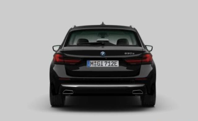 BMW 5-SERIE Touring 530e High Executive Luxury Line - Panoramadak - Comfort Access - Parking/Driving Assistant - Active Protection - Head Up - Hifi - Comfortstoelen voor - Elektrisch verwarmde voor/achter stoelen -