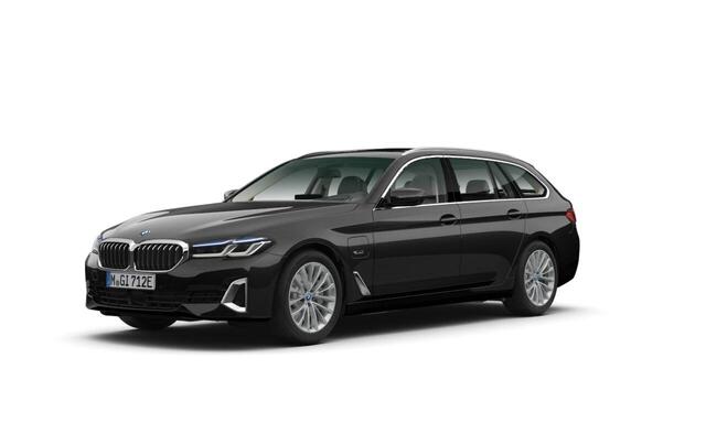 BMW 5-SERIE Touring 530e High Executive Luxury Line - Panoramadak - Comfort Access - Parking/Driving Assistant - Active Protection - Head Up - Hifi - Comfortstoelen voor - Elektrisch verwarmde voor/achter stoelen -