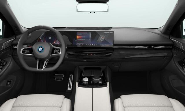 BMW 5-SERIE Touring 530e | M Sport Edition | M Sportpakket Pro | Travel Pack | Innovation Pack | Comfort Pack