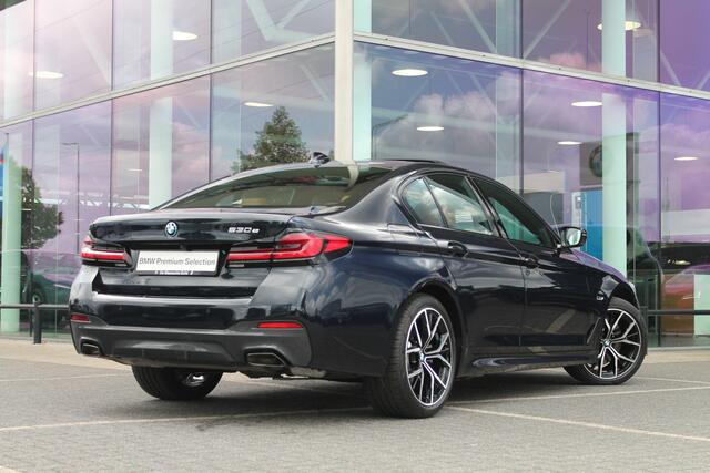 BMW 5-SERIE 530e High Executive M Sport Automaat / Schuif-kanteldak / Active Cruise Control / Comfort Access / Live Cockpit Professional / Head-Up / Comfortstoelen / Parking Assistant