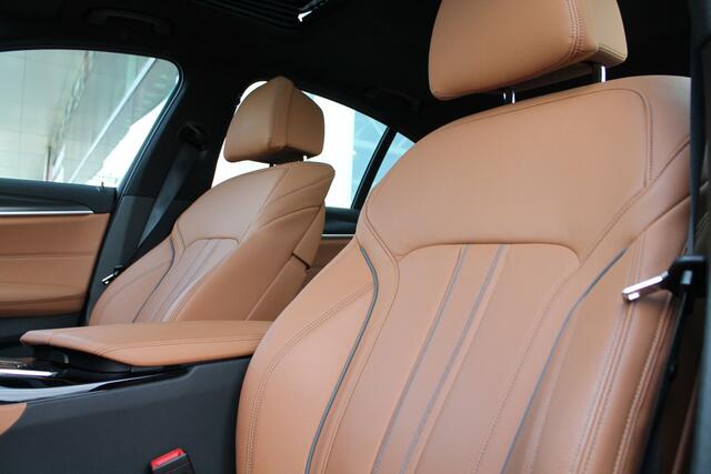 BMW 5-SERIE 530e High Executive M Sport Automaat / Schuif-kanteldak / Active Cruise Control / Comfort Access / Live Cockpit Professional / Head-Up / Comfortstoelen / Parking Assistant