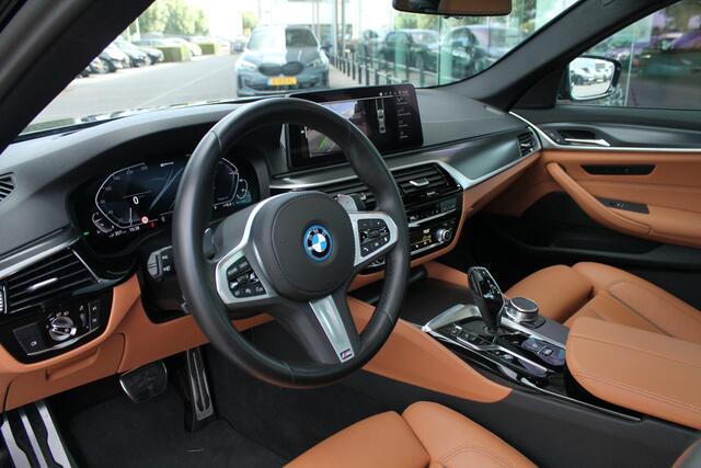 BMW 5-SERIE 530e High Executive M Sport Automaat / Schuif-kanteldak / Active Cruise Control / Comfort Access / Live Cockpit Professional / Head-Up / Comfortstoelen / Parking Assistant