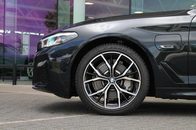 BMW 5-SERIE 530e High Executive M Sport Automaat / Schuif-kanteldak / Active Cruise Control / Comfort Access / Live Cockpit Professional / Head-Up / Comfortstoelen / Parking Assistant