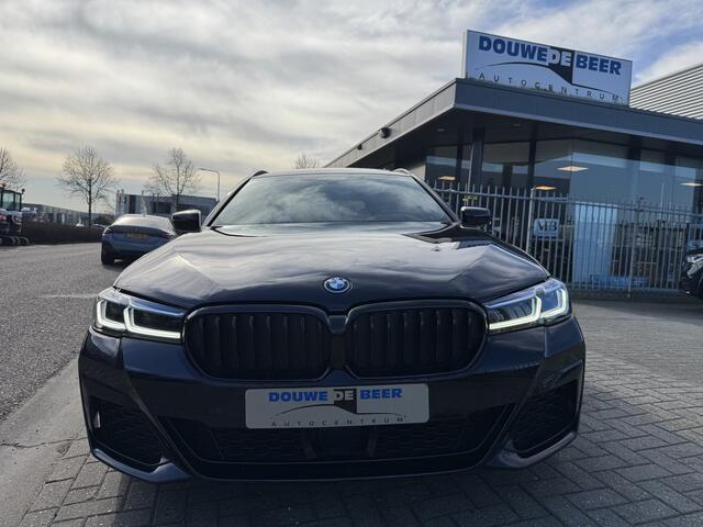 BMW 5-SERIE Touring 530e M-Sport Pano-Dak | Driving assistant prof. | Stoelverw. | Camera |