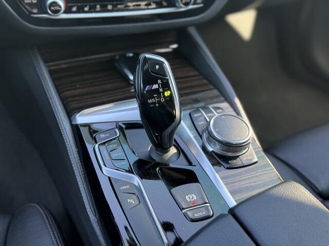 BMW 5-SERIE 530e iPerf High Exe SCHUIFDAK M-Pakket 20inch