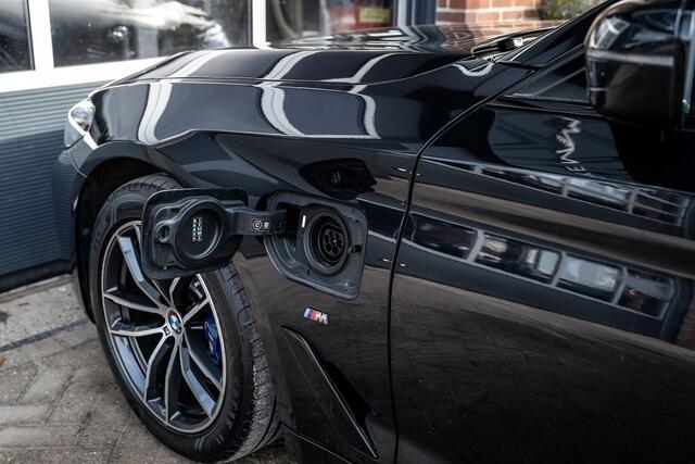 BMW 5-SERIE 530e Touring M Sport | Shadow | Panorama | Laser | H/K | Head-Up | Trekhaak | Memory