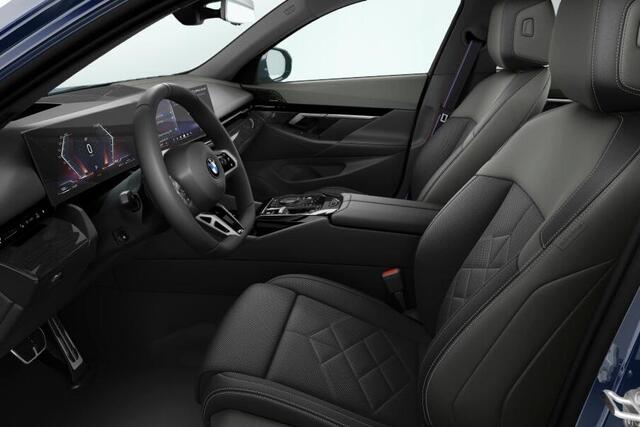 BMW 5-SERIE Sedan 520i | M-Sport Pro | Travel Pack | Innovation Pack | Comfort Pack | Harman/Kardon | Panoramadak