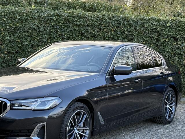 BMW 5-SERIE Sedan 545e xDrive | High Exe | Luxury Line | Comfortstoel. | Head-Up | HiFi