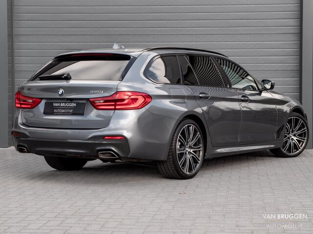 BMW 5-SERIE Touring 520i M-Sport Pano Individual 20" Trekhaak Head-up HK Memory Camera