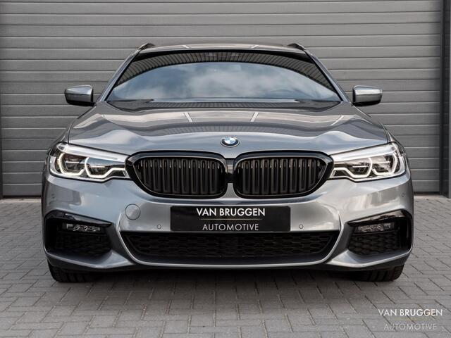 BMW 5-SERIE Touring 520i M-Sport Pano Individual 20" Trekhaak Head-up HK Memory Camera