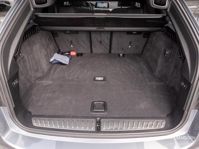 BMW 5-SERIE Touring 520i M-Sport Pano Individual 20" Trekhaak Head-up HK Memory Camera