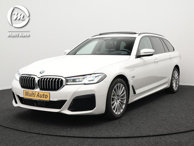 BMW 5-SERIE Touring 530e xDrive M-Sport Plug In Hybrid PHEV | Adaptive Cruise | Trekhaak af Fabriek | Laser LED | Carplay | Camera | Head Up | Electrische Lederen Sportstoelen | Stuur/Stoel Verwarming |