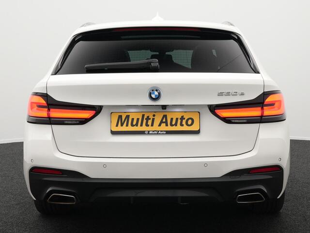 BMW 5-SERIE Touring 530e xDrive M-Sport Plug In Hybrid PHEV | Adaptive Cruise | Trekhaak af Fabriek | Laser LED | Carplay | Camera | Head Up | Electrische Lederen Sportstoelen | Stuur/Stoel Verwarming |