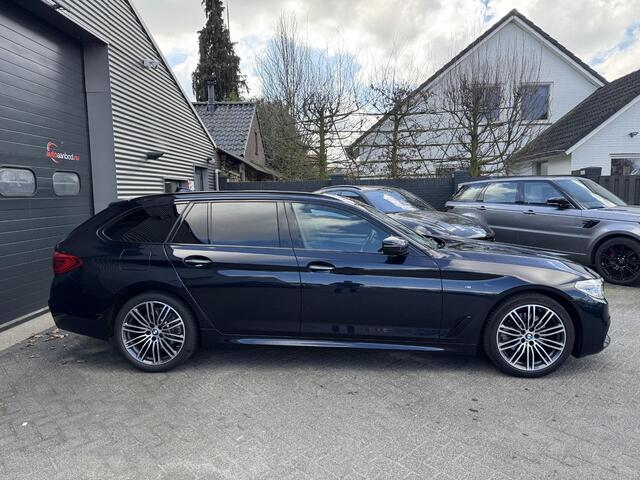 BMW 5-SERIE Touring 520i High Executive M-Sport | Navigatie | Cruise Control | 19 Inch Lichtmetalen Velgen | Parkeersensoren |