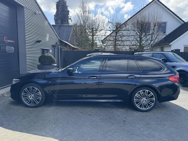 BMW 5-SERIE Touring 520i High Executive M-Sport | Navigatie | Cruise Control | 19 Inch Lichtmetalen Velgen | Parkeersensoren |