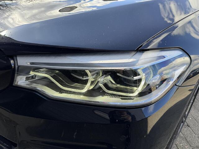 BMW 5-SERIE Touring 520i High Executive M-Sport | Navigatie | Cruise Control | 19 Inch Lichtmetalen Velgen | Parkeersensoren |