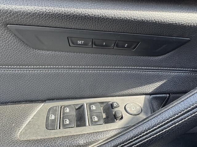 BMW 5-SERIE Touring 520i High Executive M-Sport | Navigatie | Cruise Control | 19 Inch Lichtmetalen Velgen | Parkeersensoren |