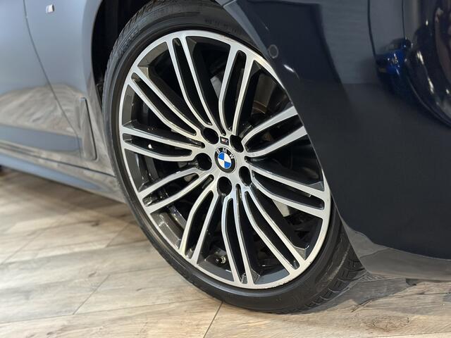 BMW 5-SERIE Touring 520i High Executive Edition M Sport | Airco ECC | LED | Panorama | Leder | Camera | Sfeer | Apple Carplay | Isofix | NAP |