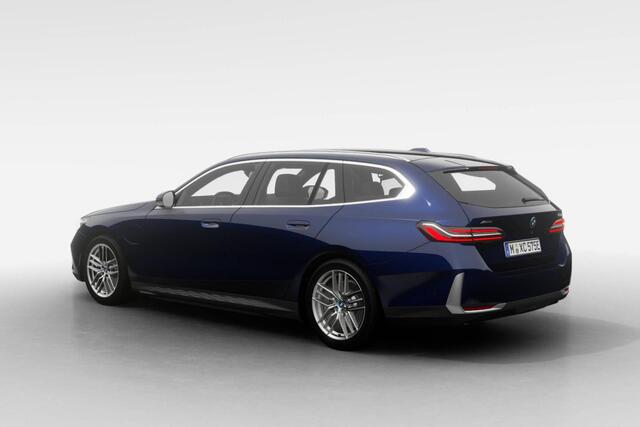 BMW 5-SERIE Touring 530e xDrive | Comfort Pack | 19" LM Triplexspaak (Styling 933) Silber