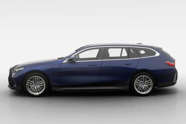 BMW 5-SERIE Touring 530e xDrive | Comfort Pack | 19" LM Triplexspaak (Styling 933) Silber
