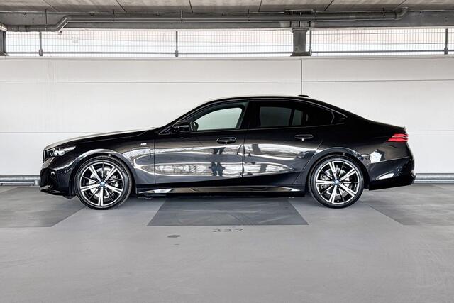 BMW 5-SERIE Sedan 530e M Sport Edition
