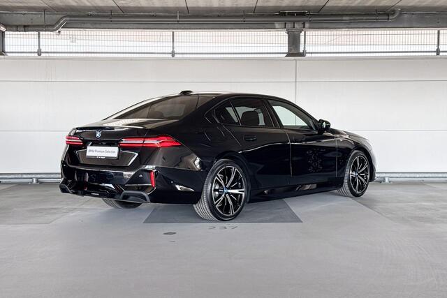 BMW 5-SERIE Sedan 530e M Sport Edition