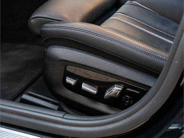 BMW 5-SERIE Touring 520i High Exe M-Sport ORG NL PANO TREKHAAK CAMERA ELEK STOEL APPLE CARPLAY BOMVOL!!